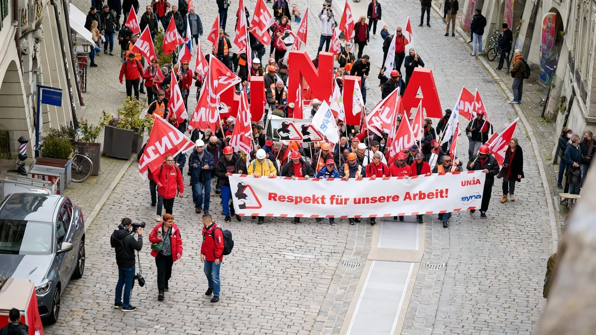 Bern Construction Workers Protest for New Labor Contract